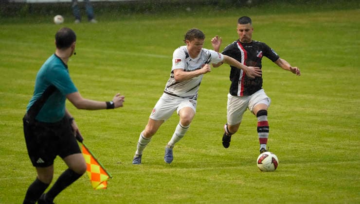 Foto : Veli SULEJMANI ( Altona , rechts ) gegen Rawley St. John ( Pauli in weiss ) Fussball Regionalliga Nord , am Di. 30.06.2026 Altona 93 - FC St. Pauli *** Photo: Veli SULEJMANI, Altona (right), against Rawley St. John Pauli (in white) in the Regionalliga Nord soccer match on Tuesday, June 30, 2026: Altona 93 vs. FC St. Pauli