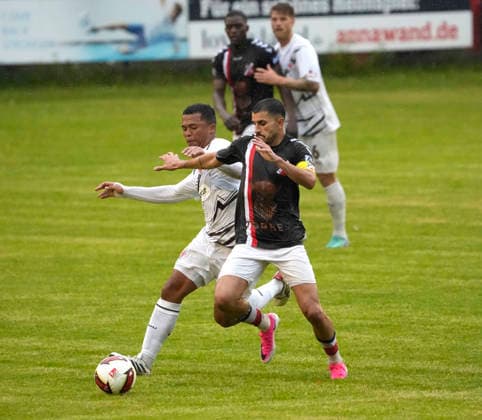 Foto : Pascal EL-NEMR ( Altona ) gegen Joel Chima FUJITA (Pauli) Fussball Regionalliga Nord , am Di. 30.06.2026 Altona 93 - FC St. Pauli *** Photo: Pascal EL NEMR, Altona vs. Joel Chima FUJITA, Pauli, Regionalliga Nord, Tue, June 30, 2026, Altona 93 vs. FC St. Pauli
