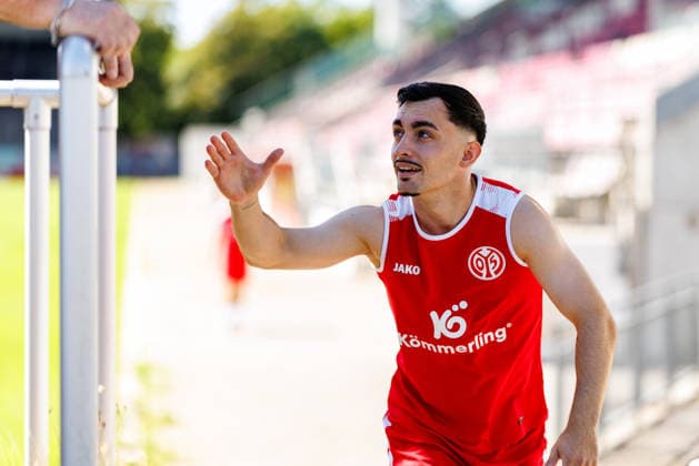 1. FSV Mainz 05, Auftakttraining, 01.07.2026 Paul Nebel (1. FSV Mainz 05, 8) Auftakttraining der Herren des 1. FSV Mainz 05 zur Saison 2026 27 der 1. Fussball Bundesliga, Trainingsgelände auf dem Wolfgang Frank Campus, Mainz, 01.07.2026 DFL DFB regulations prohibit any use of photographs as image sequences and or quasi-video. *** 1 FSV Mainz 05, Season-Opening Training Session, July 1, 2026 Paul Nebel 1 FSV Mainz 05, 8th pre-season training session for the 1 FSV Mainz 05 men’s team for the 2026–27 1. Bundesliga season, training grounds at the Wolfgang Frank Campus, Mainz, July 1, 2026 DFL DFB regulations prohibit any use of photographs as image sequences and or quasi-video Copyright: xBEAUTIFULxSPORTS Hahnex