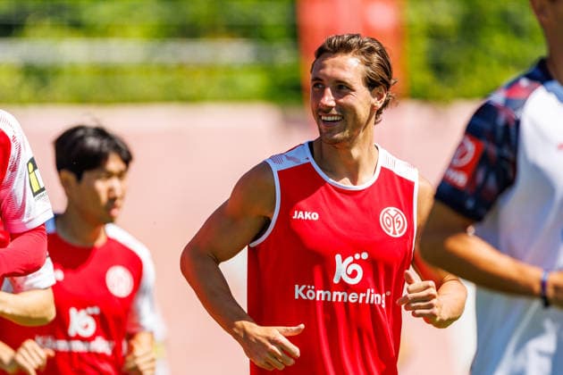 1. FSV Mainz 05, Auftakttraining, 01.07.2026 Dominik Kohr (1. FSV Mainz 05, 31) Auftakttraining der Herren des 1. FSV Mainz 05 zur Saison 2026 27 der 1. Fussball Bundesliga, Trainingsgelände auf dem Wolfgang Frank Campus, Mainz, 01.07.2026 DFL DFB regulations prohibit any use of photographs as image sequences and or quasi-video. *** 1 FSV Mainz 05, Season-Opening Training Session, July 1, 2026 Dominik Kohr 1 FSV Mainz 05, 31st pre-season training session for the 1 FSV Mainz 05 men’s team for the 2026–27 1. Bundesliga season, training grounds at the Wolfgang Frank Campus, Mainz, July 1, 2026 DFL DFB regulations prohibit any use of photographs as image sequences and or quasi-video Copyright: xBEAUTIFULxSPORTS Hahnex