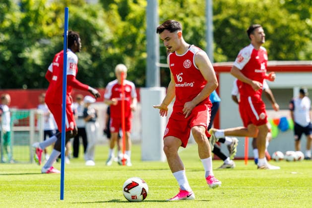 1. FSV Mainz 05, Auftakttraining, 01.07.2026 Paul Nebel (1. FSV Mainz 05, 8) Auftakttraining der Herren des 1. FSV Mainz 05 zur Saison 2026 27 der 1. Fussball Bundesliga, Trainingsgelände auf dem Wolfgang Frank Campus, Mainz, 01.07.2026 DFL DFB regulations prohibit any use of photographs as image sequences and or quasi-video. *** 1 FSV Mainz 05, Season-Opening Training Session, July 1, 2026 Paul Nebel 1 FSV Mainz 05, 8th pre-season training session for the 1 FSV Mainz 05 men’s team for the 2026–27 1. Bundesliga season, training grounds at the Wolfgang Frank Campus, Mainz, July 1, 2026 DFL DFB regulations prohibit any use of photographs as image sequences and or quasi-video Copyright: xBEAUTIFULxSPORTS Hahnex