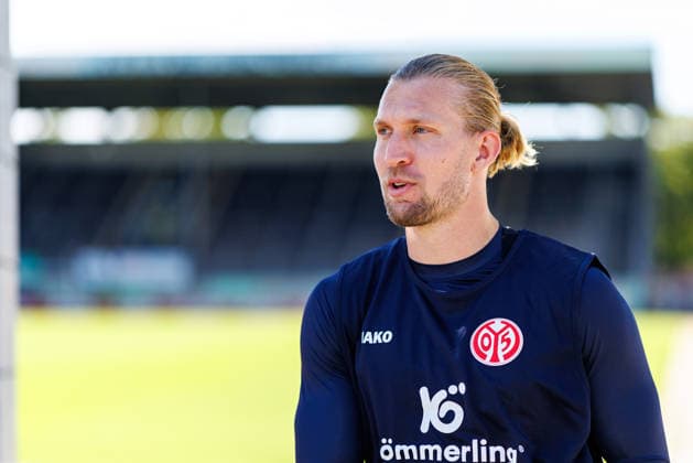 1. FSV Mainz 05, Auftakttraining, 01.07.2026 Robin Zentner (1. FSV Mainz 05, 27) Auftakttraining der Herren des 1. FSV Mainz 05 zur Saison 2026 27 der 1. Fussball Bundesliga, Trainingsgelände auf dem Wolfgang Frank Campus, Mainz, 01.07.2026 DFL DFB regulations prohibit any use of photographs as image sequences and or quasi-video. *** 1 FSV Mainz 05, Season-Opening Training Session, July 1, 2026 Robin Zentner 1 FSV Mainz 05, 27th pre-season training session for the 1 FSV Mainz 05 men’s team for the 2026–27 season of the 1. Bundesliga, training grounds at the Wolfgang Frank Campus, Mainz, July 1, 2026 DFL DFB regulations prohibit any use of photographs as image sequences and or quasi-video Copyright: xBEAUTIFULxSPORTS Hahnex