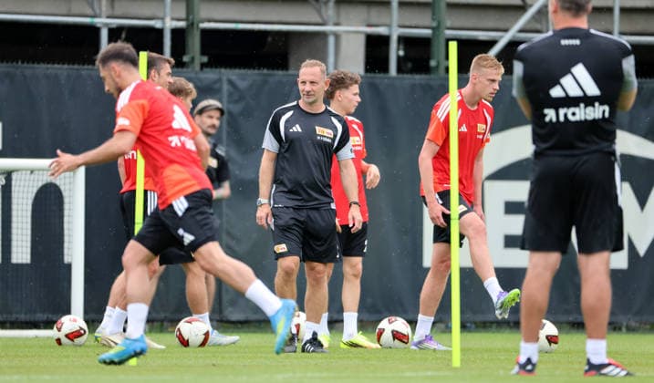 Trainer Mauro Lustrinelli Auftakttraining Fußball Fussball Training Bundesliga Herren DFL Saison 2026 2027 01.07.2026 1.FC Union Berlin FCU DFL regulations prohibit any use of photographs as image sequences and or quasi-video. *** Coach Mauro Lustrinelli: First Training Session, Sports, Soccer, Soccer Training, Bundesliga, Men s, DFL, 2026–2027 Season, January 7, 2026, 1. FC Union Berlin (FCU). DFL regulations prohibit any use of photographs as image sequences and or quasi-video.