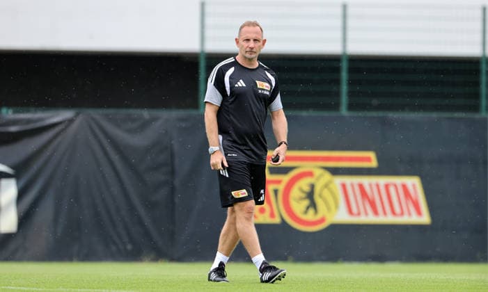 Trainer Mauro Lustrinelli Einzelbild Freisteller Aktion Auftakttraining Fußball Fussball Training Bundesliga Herren DFL Saison 2026 2027 01.07.2026 1.FC Union Berlin FCU DFL regulations prohibit any use of photographs as image sequences and or quasi-video. *** Coach Mauro Lustrinelli Single Frame Cutout Action Kickoff Training Sports Soccer Soccer Training Bundesliga Men s DFL Season 2026–2027 January 7, 2026 1. FC Union Berlin FCU DFL regulations prohibit any use of photographs as image sequences and or quasi-video