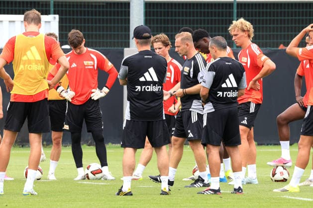 DEU, DFL, 1. FBL, 1.FC Union, Training, 01.07.2026, Stadion Alte Foersterei, Berlin, DEU, DFL, 1. FBL, 1.FC Union, Training, im Bild: Cheftrainer Mauro Lustrinelli (1.FC Union Berlin), Unioner-Spielerkreis DFL - regulations prohibit any use of Photographs as image sequences and or quasi-video *** DEU, DFL, 1 FBL, 1 FC Union, Training, July 1, 2026, Alte Foersterei Stadium, Berlin, DEU, DFL, 1 FBL, 1 FC Union, Training, Pictured: Head Coach Mauro Lustrinelli of 1 FC Union Berlin, 1 FC Union players. DFL regulations prohibit any use of photographs as image sequences and or quasi-video. nordphotoxGmbHx xEngler nph00076