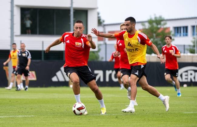 Fußball, Herren, Saison 2026 2027, 1. Bundesliga, 1. FC Union Berlin, Training auf Trainingsplatz II, v. l. Marin Ljubicic (1. FC Union Berlin), Livan Burcu (1. FC Union Berlin), 01.07. 2026, *** Soccer, Men s, 2026–2027 Season, Bundesliga 1, 1. FC Union Berlin, Training on Training Field II, from left: Marin Ljubicic (1. FC Union Berlin), Livan Burcu (1. FC Union Berlin), July 1, 2026, Copyright: xMatthiasxKochx