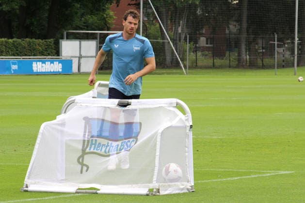 DEU, DFL, 2. FBL Hertha BSC, Training, 01.07.2026, Sportforum, Berlin, DEU, DFL, 2. FBL Hertha BSC, Training, im Bild Linus Gechter (Hertha BSC Berlin 44) DFL - regulations prohibit any use of Photographs as image sequences and or quasi-video *** GER, DFL, 2nd Bundesliga Hertha BSC, Training, July 1, 2026, Sportforum, Berlin, GER, DFL, 2nd Bundesliga Hertha BSC, Training, Pictured: Linus Gechter, Hertha BSC Berlin 44. DFL regulations prohibit any use of photographs as image sequences and or quasi-video. nordphotoxGmbHx xEngler nph00076