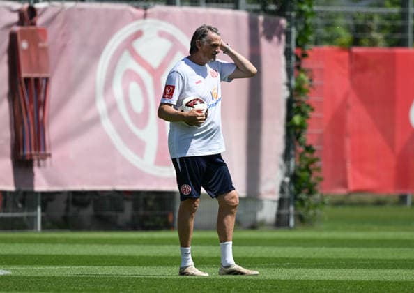 01.07.2026, xsltx, Fussball 1.Bundesliga, FSV Mainz 05 - Trainingsauftakt Saison 2026 27 v.l. Stephan Kuhnert (Torwarttrainer 1. FSV Mainz 05) (DFL DFB REGULATIONS PROHIBIT ANY USE OF PHOTOGRAPHS as IMAGE SEQUENCES and or QUASI-VIDEO) *** July 1, 2026, xsltx, Soccer 1 Bundesliga, FSV Mainz 05 Start of Training for the 2026–27 Season; from left: Stephan Kuhnert, goalkeeper coach, 1. FSV Mainz 05. DFL and DFB regulations prohibit any use of photographs as image sequences and or quasi-video.