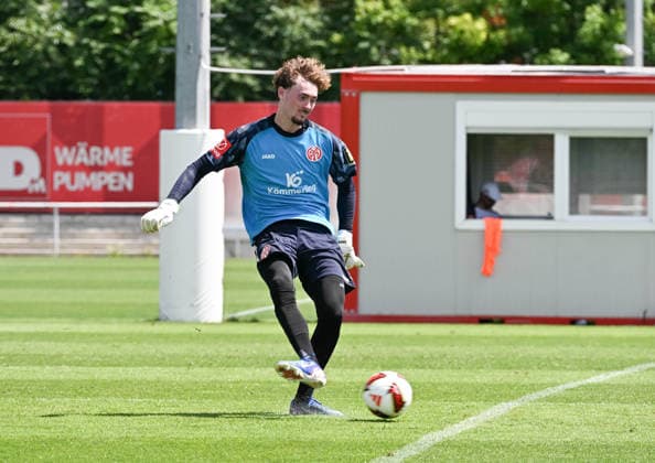 01.07.2026, xsltx, Fussball 1.Bundesliga, FSV Mainz 05 - Trainingsauftakt Saison 2026 27 v.l. Maximilian Kinzig (1. FSV Mainz 05) (DFL DFB REGULATIONS PROHIBIT ANY USE OF PHOTOGRAPHS as IMAGE SEQUENCES and or QUASI-VIDEO) *** July 1, 2026, xsltx, Soccer 1 Bundesliga, FSV Mainz 05 Start of Training for the 2026–27 Season, photo by Maximilian Kinzig. 1 FSV Mainz 05. DFL and DFB regulations prohibit any use of photographs as image sequences and or quasi-video.