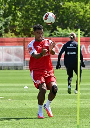 01.07.2026, xsltx, Fussball 1.Bundesliga, FSV Mainz 05 - Trainingsauftakt Saison 2026 27 v.l. Ransford Königsdörffer (1. FSV Mainz 05) (DFL DFB REGULATIONS PROHIBIT ANY USE OF PHOTOGRAPHS as IMAGE SEQUENCES and or QUASI-VIDEO) *** July 1, 2026, xsltx, Soccer 1 Bundesliga, FSV Mainz 05 Starts Training for the 2026–27 Season; from left: Ransford, Königsdörffer; 1 FSV Mainz 05. DFL and DFB regulations prohibit any use of photographs as image sequences and or quasi-video.