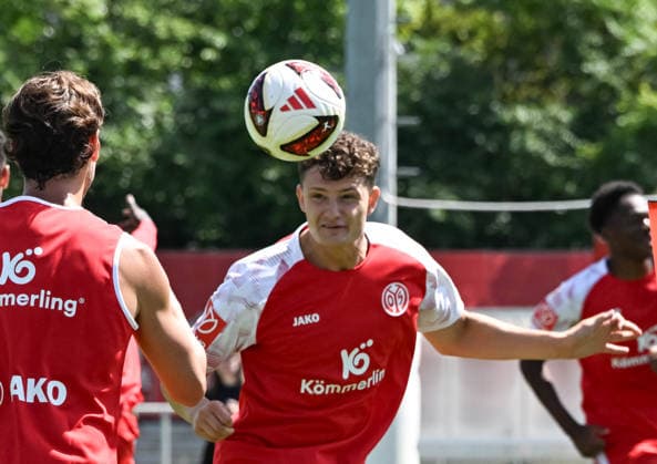 01.07.2026, xsltx, Fussball 1.Bundesliga, FSV Mainz 05 - Trainingsauftakt Saison 2026 27 v.l. Eric Martel (1. FSV Mainz 05) (DFL DFB REGULATIONS PROHIBIT ANY USE OF PHOTOGRAPHS as IMAGE SEQUENCES and or QUASI-VIDEO) *** July 1, 2026, xsltx, Soccer 1 Bundesliga, FSV Mainz 05 Start of Training for the 2026–27 Season, photo by Eric Martel. 1 FSV Mainz 05. DFL and DFB regulations prohibit any use of photographs as image sequences and or quasi-video.
