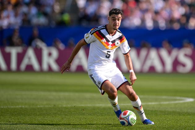 Soccer, 2026 World Cup, 20260629, Germany vs. Paraguay. Pictured: Aleksandar PAVLOVIC, Germany, 5, dribbling the ball, portrait, full-body shot, full figure, Foxborough, Boston, Stadium, Massachusetts, United States of America Copyright: Passion2Press MarkusxFischerx