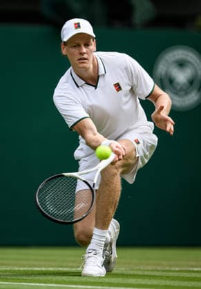 260701 Jannik Sinner of Italy competes in a men™s second round singles match during day 3 of Wimbledon on July 1, 2026 in London. Photo: Jesper Zerman BILDBYRAN kod JZ JZ0745 tennis wimbledon 3 bbeng *** 260701 Jannik Sinner of Italy competes in a men’s second-round singles match during Day 3 of Wimbledon on July 1, 2026, in London. Photo: Jesper Zerman, BILDBYRAN, code JZ JZ0745, tennis, wimbledon, 3 bbeng  Copyright: JESPERxZERMAN BB260701JZ061
