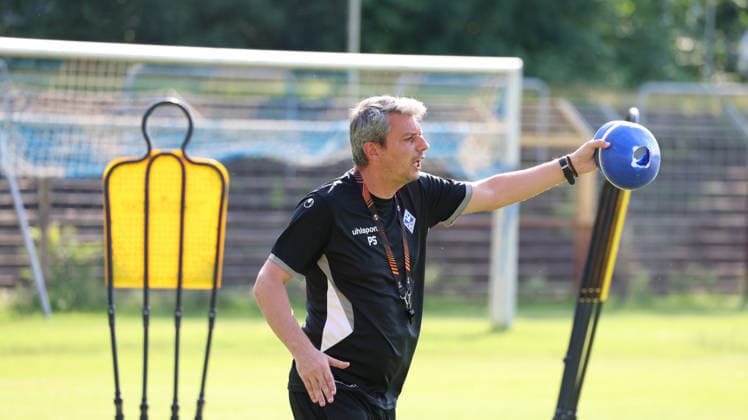Sport Bilder des Tages 01.07.2026, xrekx, Fussball 3.Liga, SV Waldhof Mannheim - Trainingsauftakt Saison 2026 27 v.l. Pedro Sacramento Co-Trainer (SV Waldhof Mannheim) (DFL DFB REGULATIONS PROHIBIT ANY USE OF PHOTOGRAPHS as IMAGE SEQUENCES and or QUASI-VIDEO) Mannheim *** July 1, 2026, xrekx, Soccer 3rd Division, SV Waldhof Mannheim Starts Training for the 2026–27 Season; from left: Pedro Sacramento, Assistant Coach, SV Waldhof Mannheim. DFL and DFB regulations prohibit any use of photographs as image sequences and or quasi-video. Mannheim