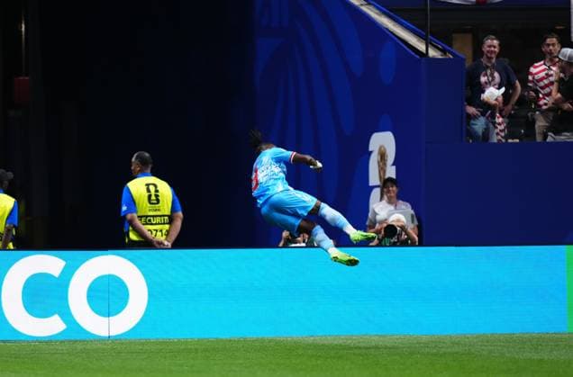 England v DR Congo - FIFA World Cup, WM, Weltmeisterschaft, Fussball 2026 - Round of 32 ATLANTA, USA - JULY 1: Brian Cipenga of Congo celebrates after scoring his team s first goal during 2026 FIFA World Cup Round of 32 match between England and DR Congo at Mercedes-Benz Stadium (Atlanta Stadium) in Atlanta, Georgia, United States on July 1, 2026. Jose Hernandez Anadolu Georgia United States. Editorial use only. Please get in touch for any other usage.  Copyright: x2026xAnadoluxJosexHernandezx