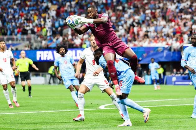 RECORD DATE NOT STATED FIFA World Cup, WM, Weltmeisterschaft, Fussball 2026 - Round of 32 - England v DR Congo Harry Kane player of England and Lionel Mpasi goalkeeper fo DR Congo during the FIFA World Cup 2026 Round of 32 match between England and DR Congo, at Atlanta Stadium, in Atlanta, United States, on Wednesday, July 01, 2026.(Foto: Vanessa Carvalho Brazil Photo Press IMAGO) Sports Copyright: xVanessaxCarvalhox