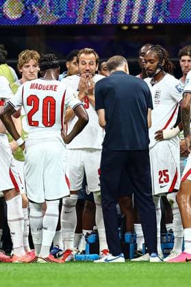 Harry Kane of England shows a look of dejection during the hydration break England v DR Congo, 2026 FIFA World Cup, WM, Weltmeisterschaft, Fussball Group of 32, Football, Atlanta Stadium, Atlanta, Georgia, USA - 01 Jul 2026Atlanta Mercedes-Benz Stadium Georgia (GA) United States of America  Copyright: xMIchaelxZemanek Shutterstockx 16970378ad