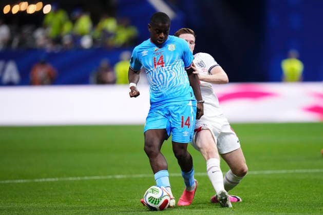 England v Congo DR: Round Of 32 - FIFA World Cup, WM, Weltmeisterschaft, Fussball 2026 Noah Sadiki of Congo and Elliot Anderson of England compete for the ball during the FIFA World Cup 2026 Round Of 32 match between England and Congo DR at Atlanta Stadium on July 1, 2026 in Atlanta, United States. Atlanta GA United States  Copyright: xJosexBretonx originalFilename:bretonhernandez-englandv260701_np47O.jpg