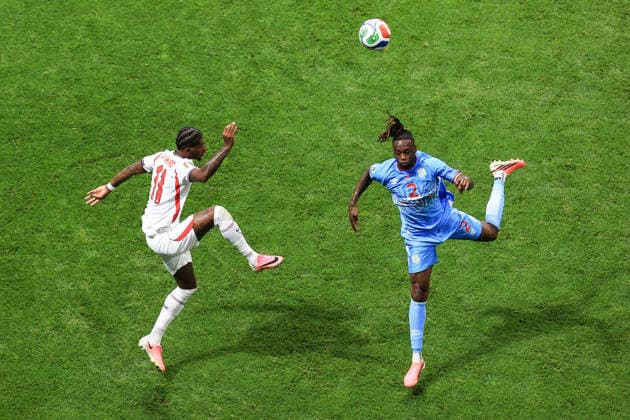 Football - FIFA World Cup, WM, Weltmeisterschaft, Fussball - Round of 32 - Round of 32 - England v DR Congo 1st July 2026 - FIFA World Cup - Round of 32 - England v DR Congo - Marcus Rashford of England and Aaron Wan-Bissaka of DR Congo - Photo: Simon Stacpoole Offside. Atlanta USA *** Fußball – FIFA-Weltmeisterschaft – Runde der letzten 32 – Runde der letzten 32 – England gegen DR Kongo – 1. Juli 2026 – FIFA-Weltmeisterschaft – Runde der letzten 32 – England gegen DR Kongo – Marcus Rashford (England) und Aaron Wan-Bissaka (DR Kongo) – Foto: Simon Stacpoole – Abseits – Atlanta, USA  Copyright: xSimonxStacpoolexOffside