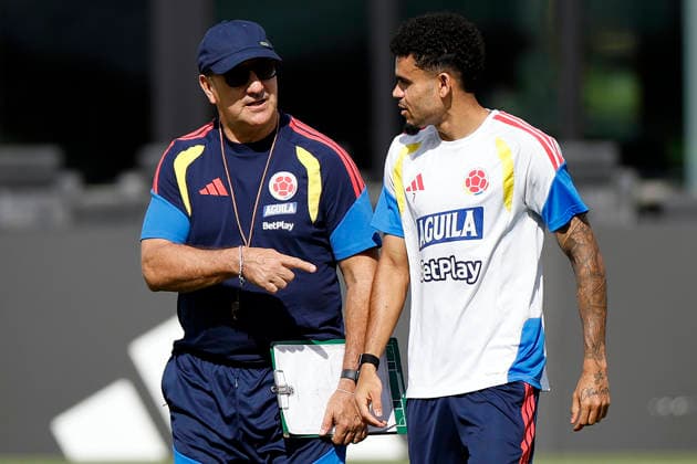 Colombia national team, Nationalteam coach Nestor Lorenzo (L) and player Luis Diaz during a training session at Inter Miami CF Stadium in Fort Lauderdale, Florida, US, 1 July 2026. Colombia national team training session !ACHTUNG: NUR REDAKTIONELLE NUTZUNG!  Copyright: xAlbertoxEstévezx GRAF9299 20260701-55020768027_1