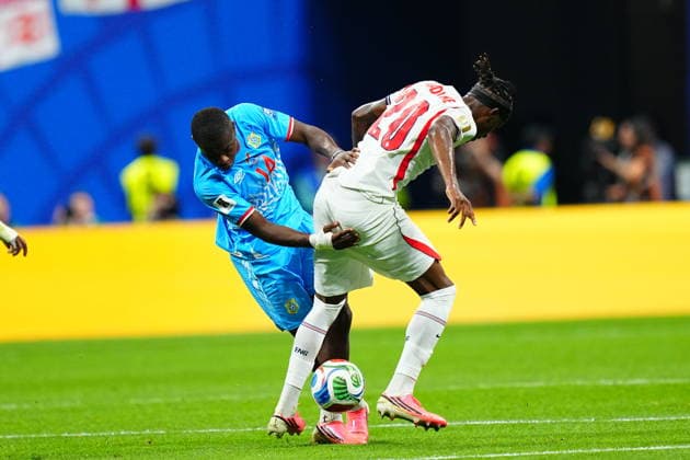 England v DR Congo - FIFA World Cup, WM, Weltmeisterschaft, Fussball 2026 - Round of 32 ATLANTA, USA - JULY 1: Noni Madueke (20) of England in action against Noah Sadiki (14) of DR Congo during 2026 FIFA World Cup Round of 32 match between England and DR Congo at Mercedes-Benz Stadium (Atlanta Stadium) in Atlanta, Georgia, United States on July 1, 2026. Evrim Aydin Anadolu Georgia United States. Editorial use only. Please get in touch for any other usage.  Copyright: x2026xAnadoluxEvrimxAydinx