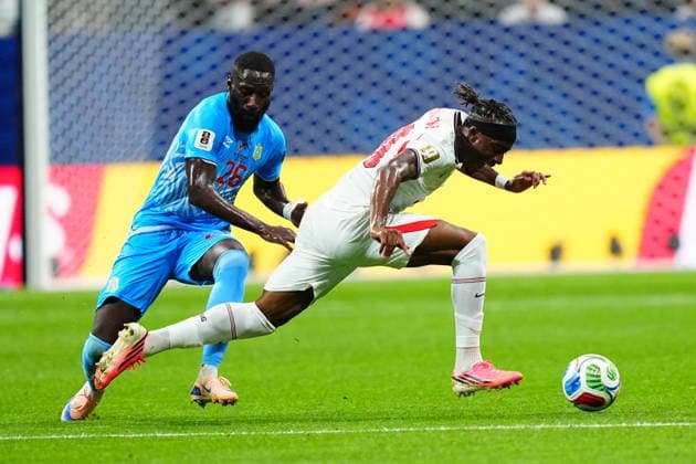 England v DR Congo - FIFA World Cup, WM, Weltmeisterschaft, Fussball 2026 - Round of 32 ATLANTA, USA - JULY 1: Noni Madueke (20) of England in action against Arthur Masuaku (26) of DR Congo during 2026 FIFA World Cup Round of 32 match between England and DR Congo at Mercedes-Benz Stadium (Atlanta Stadium) in Atlanta, Georgia, United States on July 1, 2026. Evrim Aydin Anadolu Georgia United States. Editorial use only. Please get in touch for any other usage.  Copyright: x2026xAnadoluxEvrimxAydinx