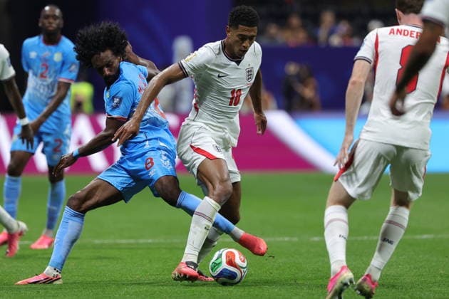 FIFA World Cup, WM, Weltmeisterschaft, Fussball 2026 - Round of 32 - England vs DR Congo Jude Bellingham (C) of England in action against Samuel Moutoussamy of DR Congo during the FIFA World Cup 2026 Round of 32 match England against Democratic Republic of Congo, in Atlanta, USA, 01 July 2026. ATLANTA United States  Copyright: xCRISTOBALxHERRERA-ULASHKEVICHx