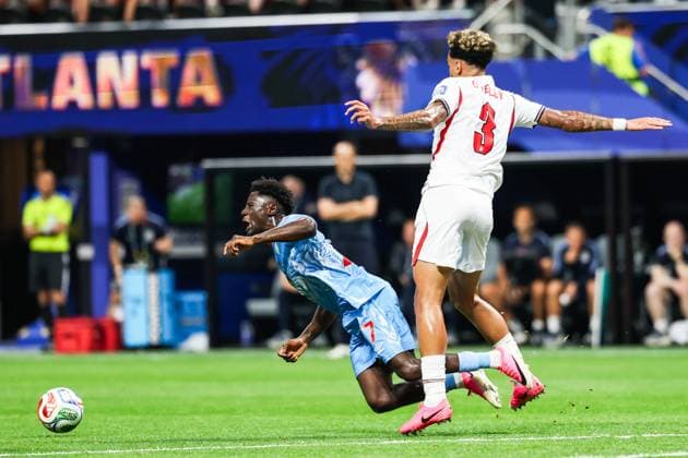 RECORD DATE NOT STATED FIFA World Cup, WM, Weltmeisterschaft, Fussball 2026 - Round of 32 - England v DR Congo Nathanael Mbuku player of DR Congo and Nico Oreilly player of England during the FIFA World Cup 2026 Round of 32 match between England and DR Congo, at Atlanta Stadium, in Atlanta, United States, on Wednesday, July 01, 2026.(Foto: Vanessa Carvalho Brazil Photo Press IMAGO) Sports Copyright: xVanessaxCarvalhox