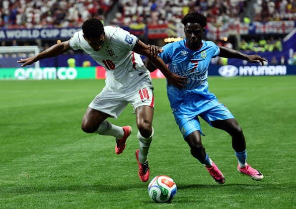 FIFA World Cup, WM, Weltmeisterschaft, Fussball 2026 - Round of 32 - England vs DR Congo Marcus Rashford of England (L) and Nathanael Mbuku of DR Congo in action during the FIFA World Cup 2026 Round of 32 match England against Democratic Republic of Congo, in Atlanta, USA, 01 July 2026. ATLANTA United States  Copyright: xRONALDxWITTEKx