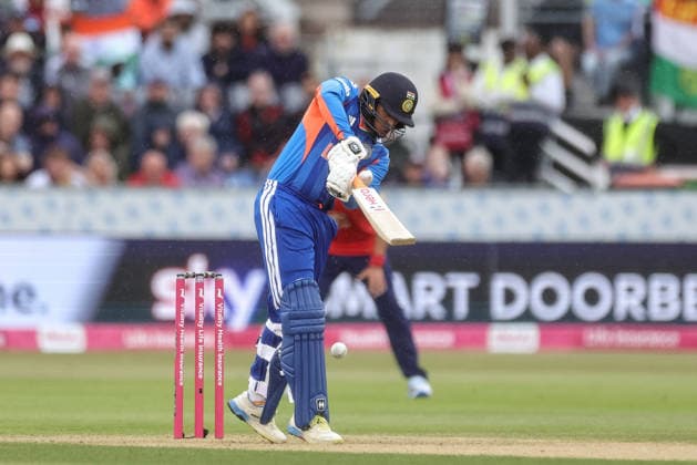 First Vitality T20 International England v India Abhishek Sharma of India is bowled out by LBW by Sam Curran of England during the First Vitality T20 international match, Länderspiel, Nationalmannschaft England vs India at Banks Homes Riverside Stadium, Chester-le-street, United Kingdom on 01 July 2026 (Photo by Mark Cosgrove News Images) Chester-le-street Banks Homes Riverside Stadium County Durham United Kingdom Copyright: xMarkxCosgrove NewsxImagesx