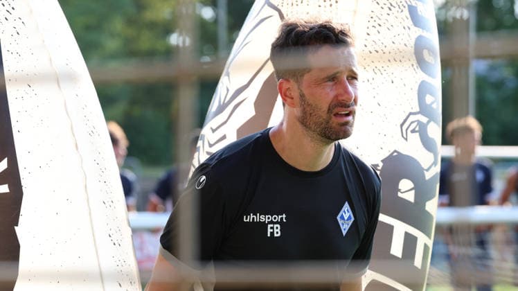 01.07.2026, xrekx, Fussball 3.Liga, SV Waldhof Mannheim - Trainingsauftakt Saison 2026 27 v.l. Bruno Freitas Torwarttrainer (SV Waldhof Mannheim) (DFL DFB REGULATIONS PROHIBIT ANY USE OF PHOTOGRAPHS as IMAGE SEQUENCES and or QUASI-VIDEO) Mannheim *** July 1, 2026, xrekx, Soccer 3rd Division, SV Waldhof Mannheim Kicks Off Training for the 2026–27 Season; from left: Bruno Freitas, goalkeeper coach for SV Waldhof Mannheim; DFL and DFB regulations prohibit any use of photographs as image sequences and or quasi-video; Mannheim