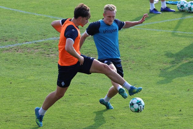 01.07.2026, xrekx, Fussball 3.Liga, SV Waldhof Mannheim - Trainingsauftakt Saison 2026 27 v.l. Julian Rieckmann (SV Waldhof Mannheim) (DFL DFB REGULATIONS PROHIBIT ANY USE OF PHOTOGRAPHS as IMAGE SEQUENCES and or QUASI-VIDEO) Mannheim *** July 1, 2026, xrekx, Soccer 3rd Division, SV Waldhof Mannheim Starts Training for the 2026–27 Season; from left: Julian Rieckmann, SV Waldhof Mannheim. DFL and DFB regulations prohibit any use of photographs as image sequences and or quasi-video. Mannheim