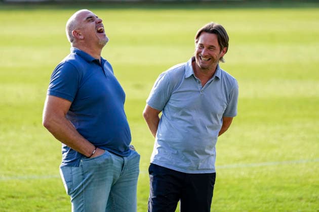 v.li.: Mathias Schober (Sportdirektor, SV Waldhof) und Gerhard Zuber (Geschäftsführer SV Waldhof), Freude, freuen, freut sich, freundlich, fröhlich, glücklich, strahlend, optimistisch, lacht, lachen, 01.07.2026, Mannheim (Deutschland), Fussball, 3. Liga, Trainingsstart SV Waldhof Mannheim, DFB DFL REGULATIONS PROHIBIT ANY USE OF PHOTOGRAPHS AS IMAGE SEQUENCES AND OR QUASI-VIDEO. *** From left: Mathias Schober, Sports Director, SV Waldhof, and Gerhard Zuber, Managing Director of Sports, SV Waldhof; joy, delighted, happy, friendly, cheerful, radiant, optimistic, laughing, 01 07 2026, Mannheim, Germany, soccer, 3rd Division, start of training for SV Waldhof Mannheim, DFB and DFL regulations prohibit any use of photographs as image sequences and or quasi-video xozx
