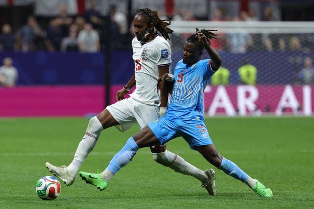 FIFA World Cup, WM, Weltmeisterschaft, Fussball 2026 - Round of 32 - England vs DR Congo Brian Cipenga (R) of DR Congo in action against Djed Spence of England during the FIFA World Cup 2026 Round of 32 match England against Democratic Republic of Congo, in Atlanta, USA, 01 July 2026. ATLANTA United States  Copyright: xCRISTOBALxHERRERA-ULASHKEVICHx