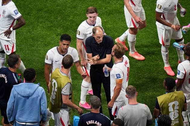 England manager Thomas Tuchel gives instructions during the hydration break England v DR Congo, 2026 FIFA World Cup, WM, Weltmeisterschaft, Fussball Group of 32, Football, Atlanta Stadium, Atlanta, Georgia, USA - 01 Jul 2026Atlanta Mercedes-Benz Stadium Georgia (GA) United States of America  Copyright: xIsmaelxAdnan Shutterstockx 16970376aj
