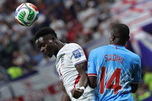FIFA World Cup, WM, Weltmeisterschaft, Fussball 2026 - Round of 32 - England vs DR Congo Noah Sadiki (R) of DR Congo in action against Bukayo Saka (L) of England during the FIFA World Cup 2026 Round of 32 match England against Democratic Republic of Congo, in Atlanta, USA, 01 July 2026. ATLANTA United States  Copyright: xCRISTOBALxHERRERA-ULASHKEVICHx
