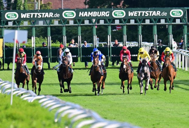 GER; DERBY-MEETING 2026: Hamburger Renn-Club 01.07.2026, GER; DERBY-MEETING 2026: Hamburger Renn-Club Hamburger Wochenblatt-Rennen im Bild das Feld beim Start aus der Box *** GER DERBY MEETING 2026 Hamburg Racing Club July 1, 2026, GER DERBY MEETING 2026 Hamburg Racing Club Hamburg Wochenblatt Races in Pictures: The field at the start from the gate nordphotoxGmbH xWitke nph00002