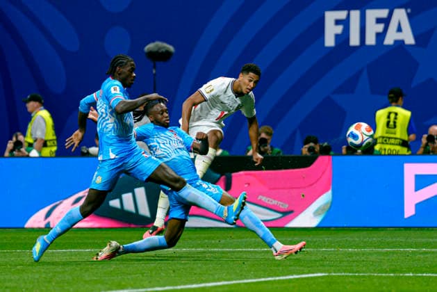 Axel Tuanzebe, Aaron Wan Bissaka and Jude Bellingham seen during FIFA World Cup, WM, Weltmeisterschaft, Fussball 2026 Round of 32 game between national teams of England and DR Congo (Edmung Wong Ball Raw Images) Houston Houston Stadium USA Copyright: xEdmundxWongx edmungwong_england_drcongo_2526_2-8