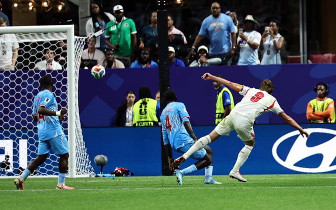 FIFA World Cup, WM, Weltmeisterschaft, Fussball 2026 - Round of 32 - England vs DR Congo Harry Kane of England (R) scores the 2-1 during the FIFA World Cup 2026 Round of 32 match England against Democratic Republic of Congo, in Atlanta, USA, 01 July 2026. ATLANTA United States  Copyright: xRONALDxWITTEKx