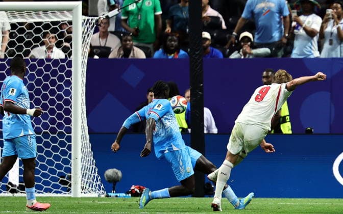 FIFA World Cup, WM, Weltmeisterschaft, Fussball 2026 - Round of 32 - England vs DR Congo Harry Kane of England (R) scores the 2-1 during the FIFA World Cup 2026 Round of 32 match England against Democratic Republic of Congo, in Atlanta, USA, 01 July 2026. ATLANTA United States  Copyright: xRONALDxWITTEKx