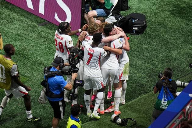 Harry Kane of England celebrates scoring the goal for their side with their teammates to make it 2-1 England v DR Congo, 2026 FIFA World Cup, WM, Weltmeisterschaft, Fussball Group of 32, Football, Atlanta Stadium, Atlanta, Georgia, USA - 01 Jul 2026Atlanta Mercedes-Benz Stadium Georgia (GA) United States of America  Copyright: xIsmaelxAdnan Shutterstockx 16970376bq