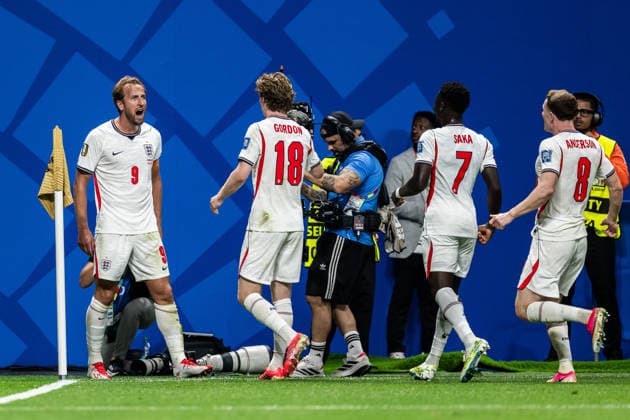260701 Harry Kane of England celebrates with teammates after 2-1 during the FIFA World Cup, WM, Weltmeisterschaft, Fussball 2026 round of 32 football match between England and Congo DR on July 1, 2026 in Atlanta. Photo: Jon Olav Nesvold BILDBYRAN COP 217 JE0138 fotboll football soccer fotball vm fotbolls-vm fotball-vm fotbolls-vm 2026 fifa world cup 2026 sextondelsfinal round of 32 21 bbeng celebration jubel *** July 1, 2026: Harry Kane of England celebrates with his teammates after a 2–1 victory during the Round of 32 soccer match between England and the Democratic Republic of the Congo at the 2026 FIFA World Cup on July 1, 2026 in Atlanta. Photo by Jon Olav Nesvold, BILDBYRAN COP 217 JE0138 soccer football fotball World Cup soccer World Cup 2026 FIFA World Cup 2026 Round of 32 21 BBENG celebration, cheering  Copyright: JONxOLAVxNESVOLD BB260701JE077