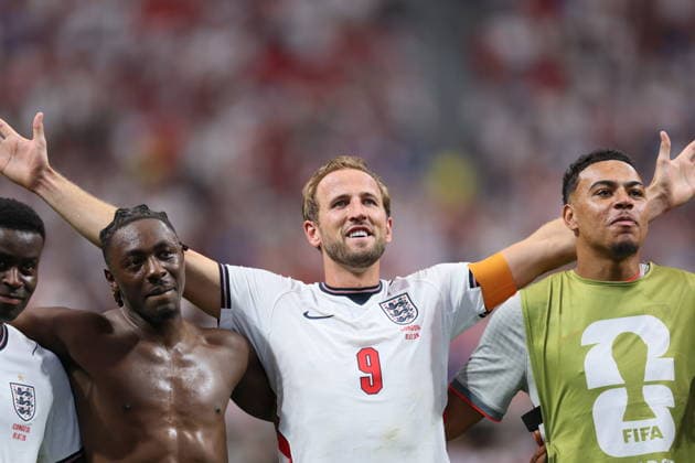 England v Congo DR: Round Of 32 - FIFA World Cup, WM, Weltmeisterschaft, Fussball 2026 Eberechi Eze, Harry Kane and Morgan Rogers of England celebrate after winning the FIFA World Cup 2026 Round Of 32 match between England and Congo DR at Atlanta Stadium on July 1, 2026 in Atlanta, United States. Atlanta Atlanta Stadium GA United States Copyright: xAllstarxPicturexLibraryxLtdx