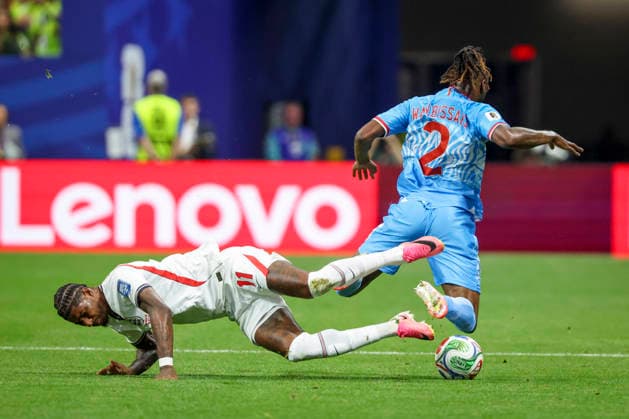 England v DR Congo, FIFA World Cup, WM, Weltmeisterschaft, Fussball 2026 England forward Marcus Rashford (11) tackled DR Congo defender Aaron Wan-Bissaka (2) during the England v DR Congo FIFA WORLD CUP 2026 Round of 32 match at Atlanta Stadium, Atlanta, United States on 1 July 2026 Credit: Phil Duncan Every Second Media Editorial use only. All images are copyright Every Second Media Limited. No images may be reproduced without prior permission. Copyright: xIMAGO EveryxSecondxMediax ESM-2063-0004 PhilxDuncanx xEveryxSecondxMediax