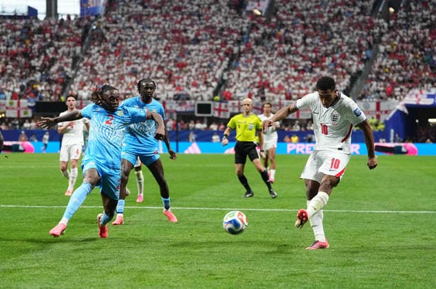 Jude Bellingham (England) during England and DR Congo, Round of 32 FIFA World Cup, WM, Weltmeisterschaft, Fussball 2026, Atlanta Stadium, Atlanta, United States on July 1, 2026. Thor Wegner DeFodi Images. (Photo by DeFodi Images) - *** Jude Bellingham of England during the match between England and the Democratic Republic of the Congo in the Round of 32 of the 2026 FIFA World Cup at Atlanta Stadium in Atlanta, United States, on July 1, 2026. Photo by DeFodi Images (Thor Wegner)