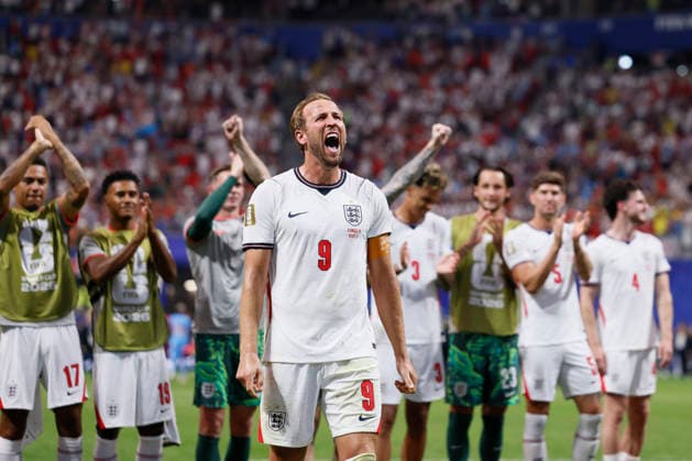 England v Congo DR: Round Of 32 - FIFA World Cup, WM, Weltmeisterschaft, Fussball 2026 Harry Kane of England celebrates with team mates after winning the FIFA World Cup 2026 Round Of 32 match between England and Congo DR at Atlanta Stadium on July 1, 2026 in Atlanta, United States. Atlanta Atlanta Stadium GA United States Copyright: xAllstarxPicturexLibraryxLtdx