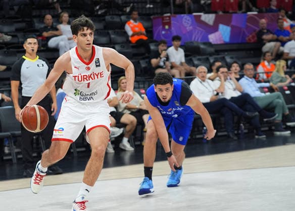 Turkiye v Venezuela - FIBA U17, U 17 Basketball World Cup ISTANBUL, TURKIYE - JULY 1: Turkiye s Demir Ozturk (1) competes against Venezuela s Julio Vasquez during the FIBA Under-17 Basketball World Cup match between Turkiye and Venezuela at the Basketball Development Center in Istanbul, Turkiye, on July 1, 2026. Esra Bilgin Anadolu Istanbul Turkey. Editorial use only. Please get in touch for any other usage.  Copyright: x2026xAnadoluxEsraxBilginx