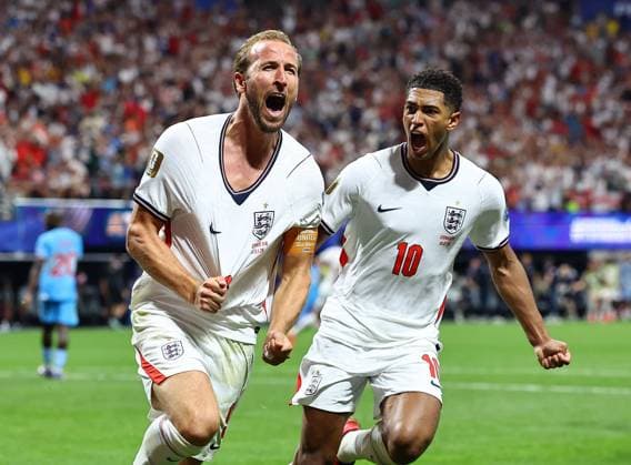 Harry Kane of England celebrates scoring his sides first goal with team-mate Jude Bellingham England v DR Congo, 2026 FIFA World Cup, WM, Weltmeisterschaft, Fussball Group of 32, Football, Atlanta Stadium, Atlanta, Georgia, USA - 01 Jul 2026Atlanta Mercedes-Benz Stadium Georgia (GA) United States of America  Copyright: xMichaelxZemanek Shutterstockx 16970378dc