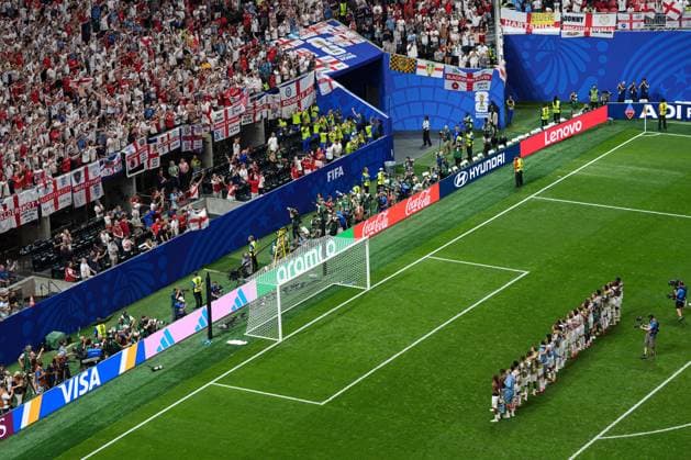 England players celebrate with the fans at full-time England v DR Congo, 2026 FIFA World Cup, WM, Weltmeisterschaft, Fussball Group of 32, Football, Atlanta Stadium, Atlanta, Georgia, USA - 01 Jul 2026Atlanta Mercedes-Benz Stadium Georgia (GA) United States of America  Copyright: xIsmaelxAdnan Shutterstockx 16970376cm