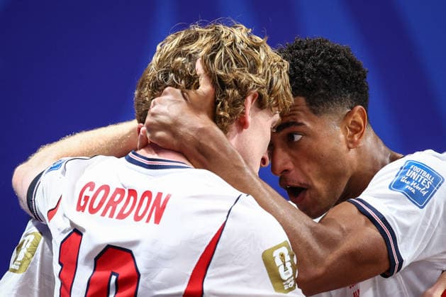 FIFA World Cup, WM, Weltmeisterschaft, Fussball 2026: England v DR Congo ATLANTA, USA - 1st July 2026: Jude Bellingham of England celebrates his side s first goal with team mate Anthony Gordon during the FIFA World Cup 2026 Round of 32 match between England and DR Congo at Atlanta Stadium Atlanta Atlanta Stadium United States of America Copyright: xCraigxMercerx xPeakxActionxPhotosx